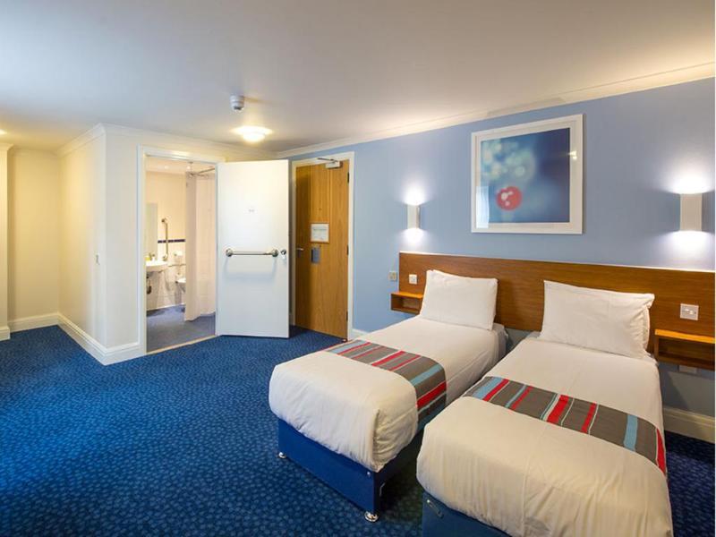 Travelodge London Raynes Park Buitenkant foto