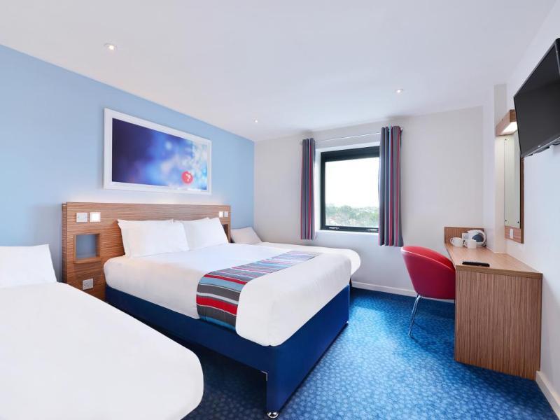 Travelodge London Raynes Park Buitenkant foto