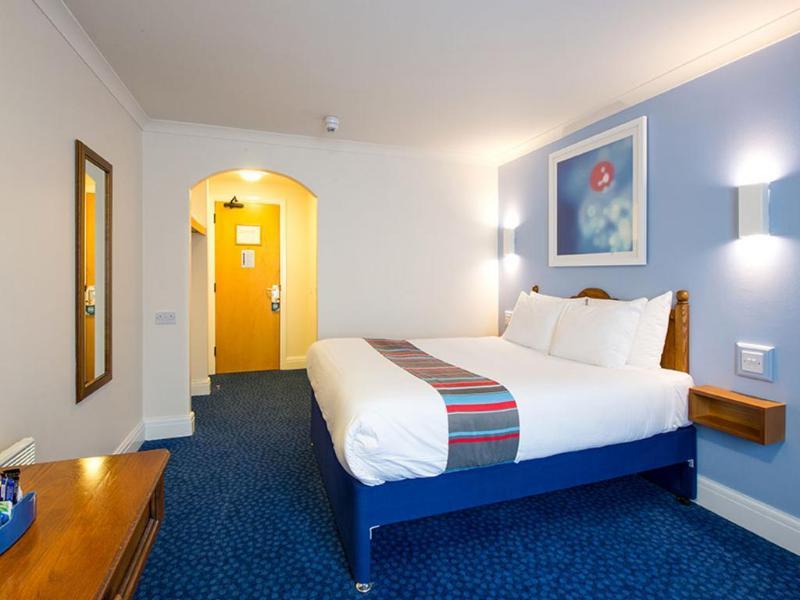 Travelodge London Raynes Park Buitenkant foto