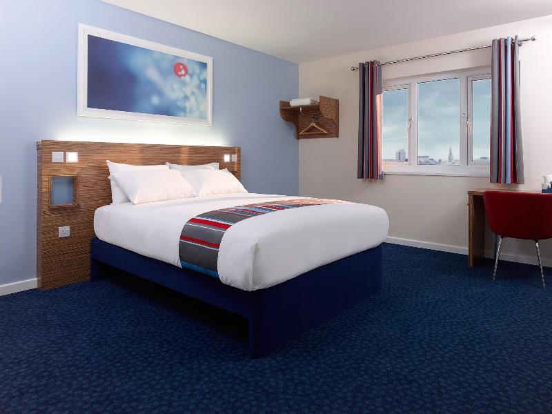Travelodge London Raynes Park Buitenkant foto