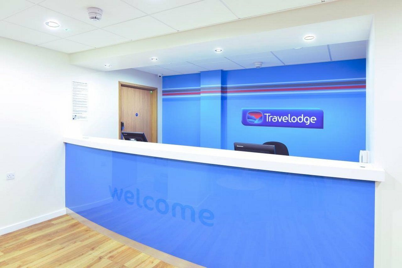 Travelodge London Raynes Park Buitenkant foto