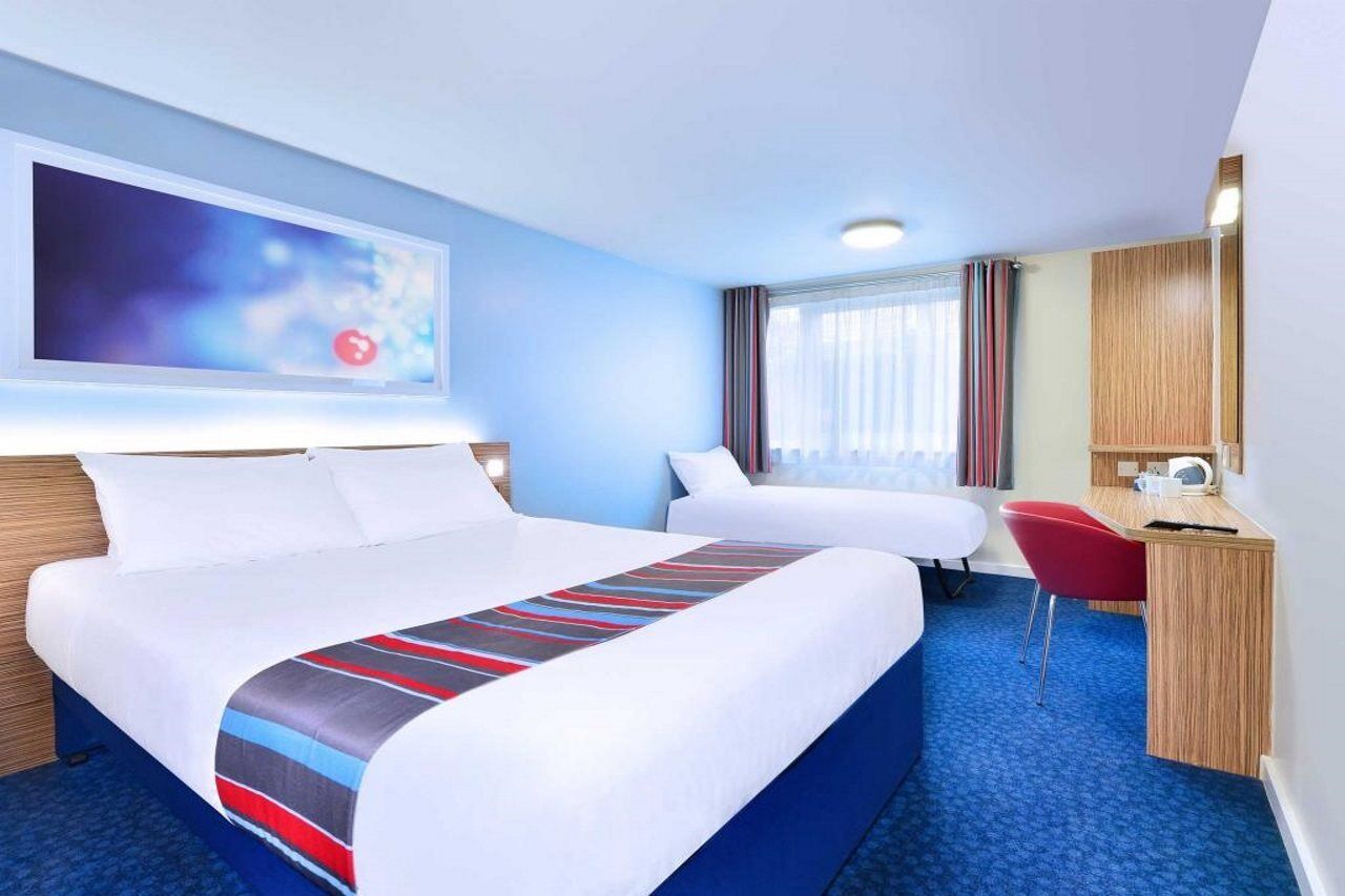 Travelodge London Raynes Park Buitenkant foto