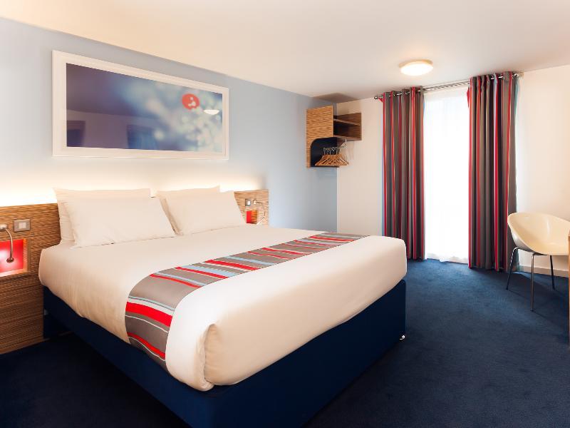 Travelodge London Raynes Park Buitenkant foto