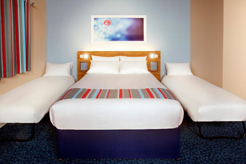 Travelodge London Raynes Park Buitenkant foto